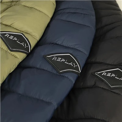 Очень легкая мужская стеганная куртка  Repla*y