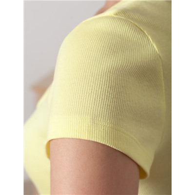 Футболка с V вырезом из фактурного трикотажа в рубчик