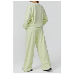 Легкий женский спортивный костюм