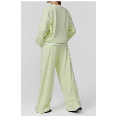 Легкий женский спортивный костюм