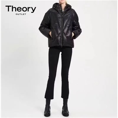 Женская стеганая куртка с капюшоном