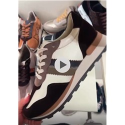 Кроссовки справа