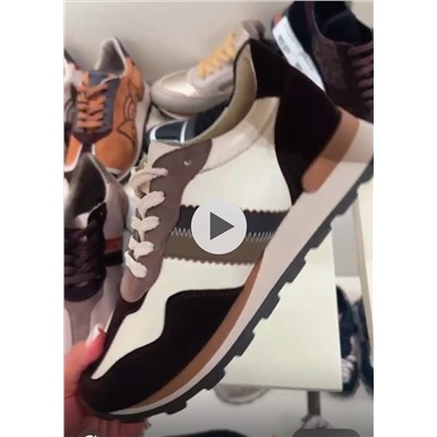 Кроссовки справа