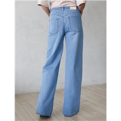 Прямые джинсы с декоративной стиркой из эластичного плотного денима