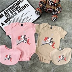 Боди 👟 nik*e  и 🤍 jorda*n  в комплекте слюнявчик очень хорошего качества