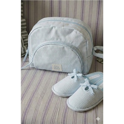 Conjunto de zapatillas y neceser