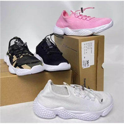 Легкие спортивные кроссовки