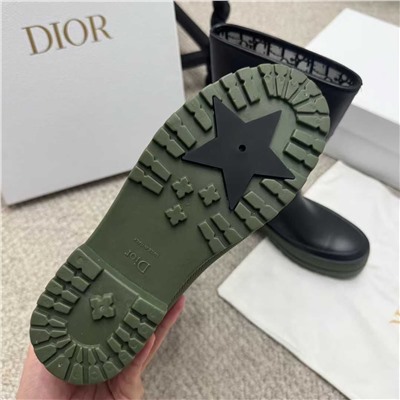 Стильные резиновые сапоги ДИО*Р