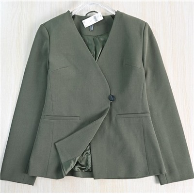 Женский стильный, слегка эластичный жакет, с отворотами на одной пуговице