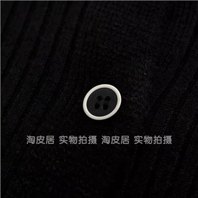 Женский приталенный пуловер с воротником и контрастной отделкой Н*М