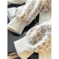 Женский домашний костюм / пижама в нежных цветах