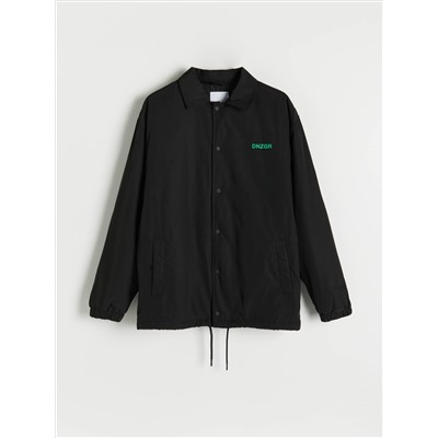 Jacke mit Druckknopfverschluss