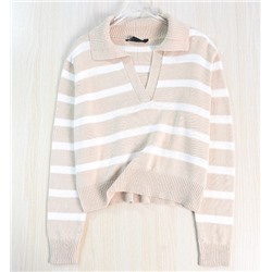 Женский трикотажный свитер в полоску