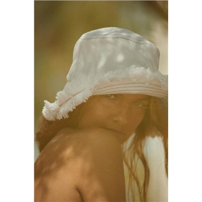 CONTRAST DENIM BUCKET HAT