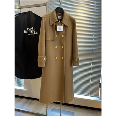 Высококачественная кашемировая ветровка яркого цвета, облегающая посадка, весь предмет одежды безупречен с точки зрения ткани/качества, драпировка/детали, включая аксессуары для пуговиц, изготовлены из чистой меди с позолотой в поисках текстуры SM two. размеры S, обхват груди 96, длина 105. Распродажа