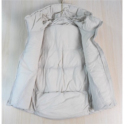 Женский толстый и пушистый жилет из белого утиного пуха с капюшоном