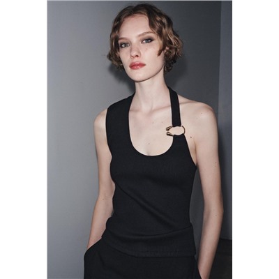 RIBBED TOP WITH METAL DETAIL