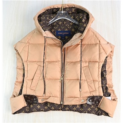 Стеганый короткий теплый жилет с капюшоном на молнии