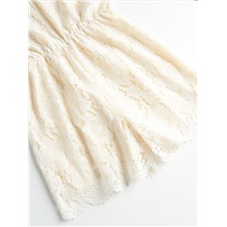 Kurzer Jumpsuit mit Spitzen