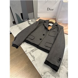 Плотная ткань из 100% шерсти очень широкая, и ее не нужно гладить, чтобы сохранить внешний вид. Элитный вид на все времена. См, два размера, обхват груди 102, д