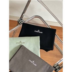 Футболка с принтом на спине