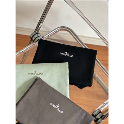 Футболка с принтом на спине