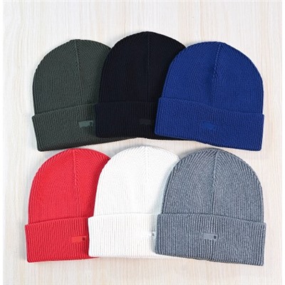 Зимняя теплая хлопковая шапка с вышитыми буквами и объемной вязкой ЛАКОСТ*Е