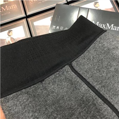 Легинсы max mara Чесаный материал из смеси хлопка и кашемира - лучший из термотканей. Он очень мягкий, дышащий и теплый. Он имеет супер прочную лайкру и супер эластичность.