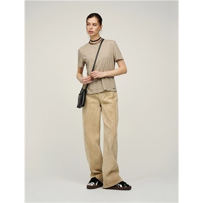 Бежевая футболка