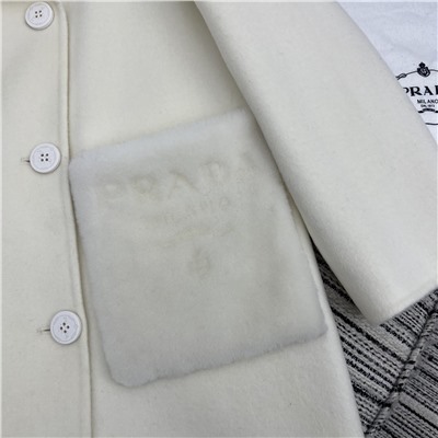 Распродажа Настоятельно рекомендуем серию ранней осени и зимы 2023 года Пра* кашемировое пальто средней длины с лацканами, карманы из шерстяного меха, карман с надписью с логотипом, два цвета