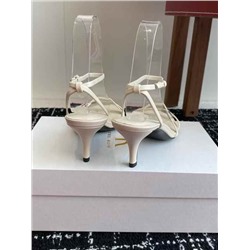 Утонченные, элегантные босоножки с тонким ремешком  The Ro*w 🤍  Материал: натуральная кожа