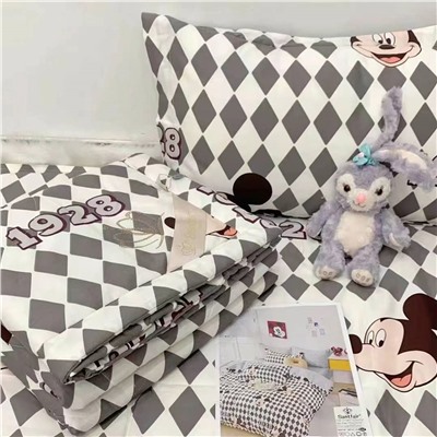 Комплект Детское одеяло набор  одеяло+простыня+ 2наволочки  Наполнитель:шёлк+мигрогель  100% сатин Размер: полуторка   Одеяло 150*200 cm 1шт  Простыня 160*230 cm 1шт  Наволочки 50-70 cm 2шт