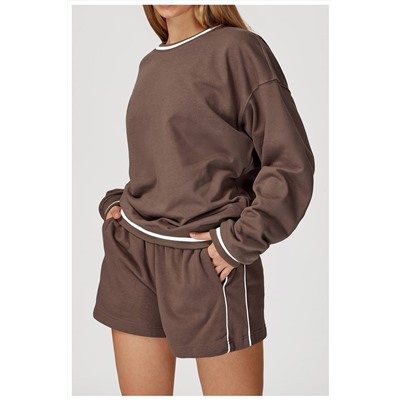 Легкий женский спортивный костюм