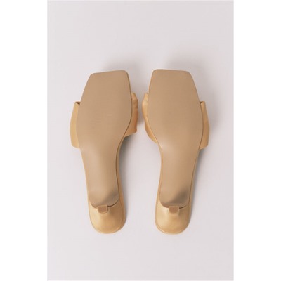 Sandalias tacón kitten satén mostaza