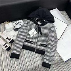 Белый 0-5-38 Красный 0-21-32 Черный L1 Настоятельно рекомендуем раннюю осень и зиму 2023 года. Серия Monc*. Новый твидовый пуховик с капюшоном небольшого размера (шапка снимается). Пуховой наполнитель 90. YB1:1. Индивидуальные аксессуары для фурнитуры. Высокое качество.