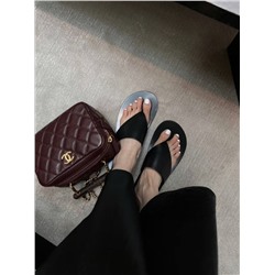 Женские шлепки через палец на плоской подошве  ЗЕ РО*У