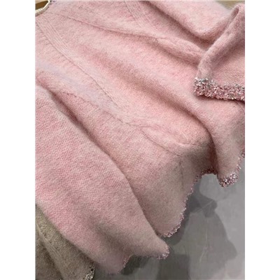 Очень красивый легкий женский пуловер из смесовой шерсти