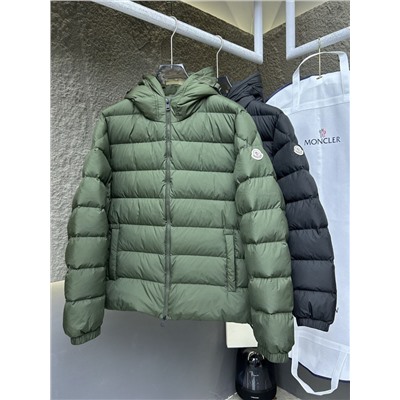 Мужской пуховик с капюшоном  Moncle*r