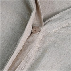 Льняное платье с отворотом и скрытым поясом на пуговицах