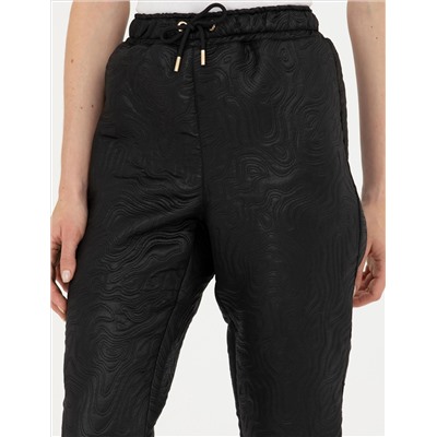 Siyah Parlak Dokulu Comfort Fit Pantolon
