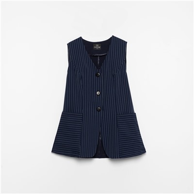 Жилет с накладными карманами, Налёт драмы