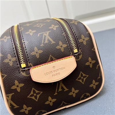 Вместительная и удобная косметичка  Loui*s Vuitto*n