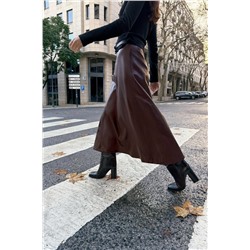 FALDA MIDI EFECTO PIEL CINTURÓN