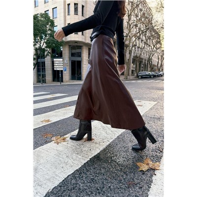 FALDA MIDI EFECTO PIEL CINTURÓN