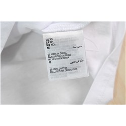 Футболка со стразами по линии плеча с круглым вырезом