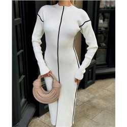 Узкое платье средней длины в полоску с контрастной строчкой и полувысоким воротником