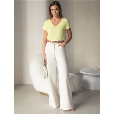 Базовая футболка из премиального хлопка с V образным вырезом