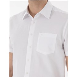 Beyaz Basic Regular Fit Kısa Kollu Cepli Gömlek