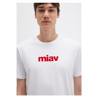Mavi Kırmızı Miav Baskılı Beyaz Tişört Regular Fit / Normal Kesim 067153-622