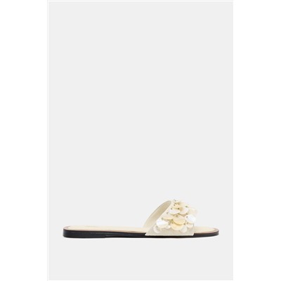 FLAT SANDALS WITH PEARLESCENT PIECES